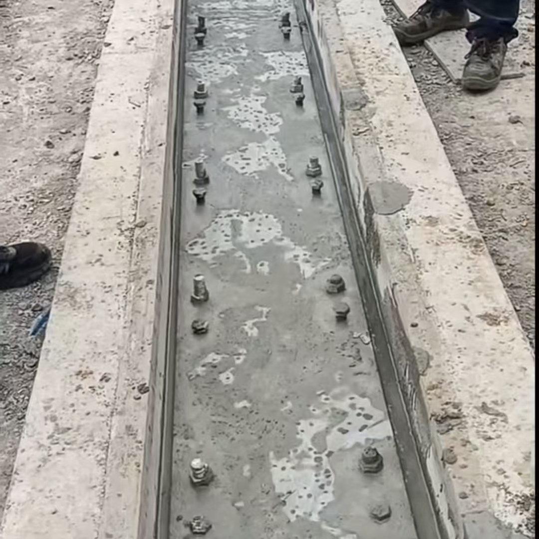 桐梓港口码头起重机龙门吊重型机械设备稳固用早强快凝轨道胶泥